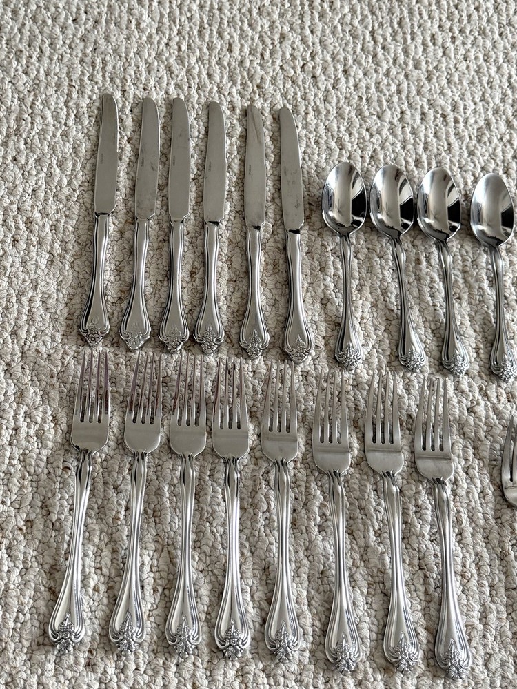 Oneida Boutonniere Mixed Flatware 22 pc Set
