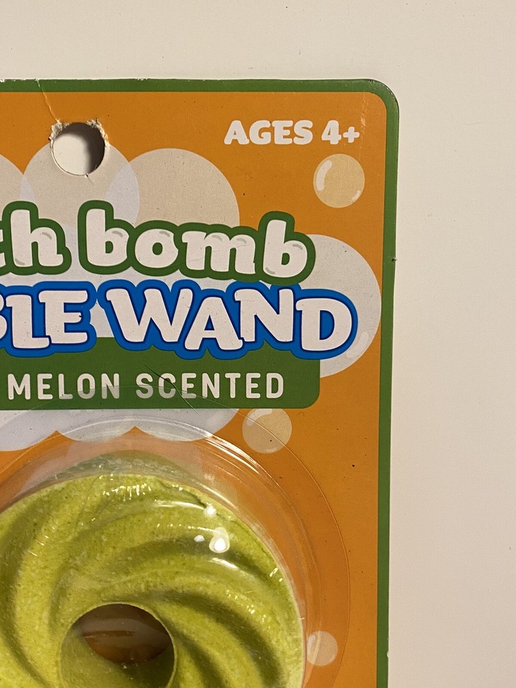 BATH BOMB BUBBLE WAND Green Melon Scented New in Package blows bubbles