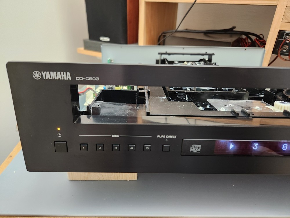 Yamaha CD-C603 front panel with display tested works