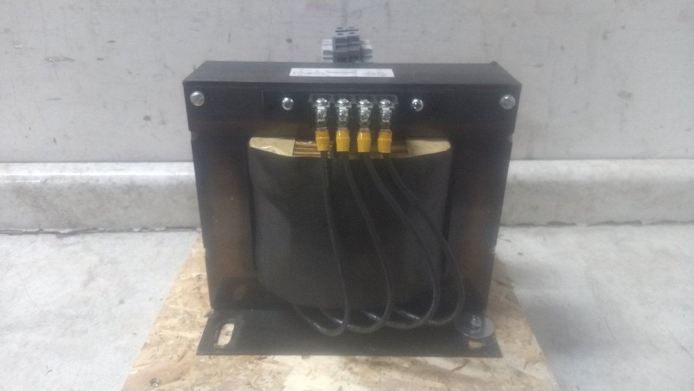 Square D 9070T3000D1 240VAC; 480VAC Input 120VAC Output Control Transformer