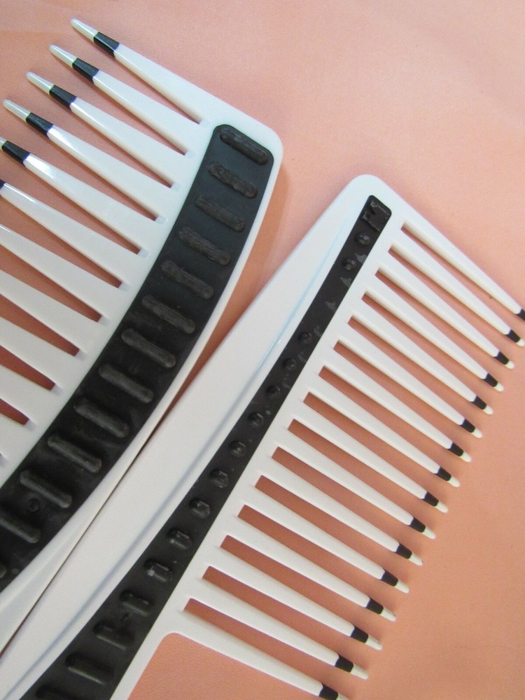 Mebco Double Volume Detangler Comb / High Volume ~2 PCS~ Black n' White ~New~
