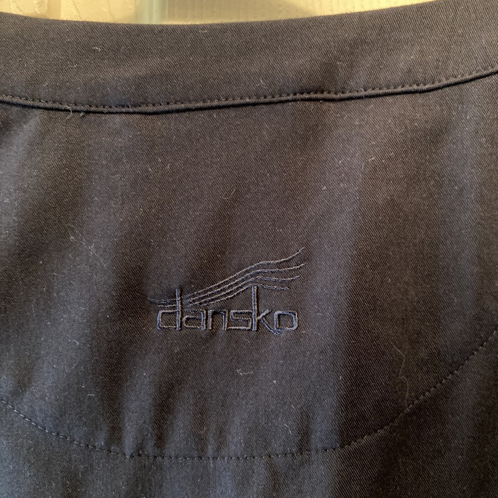 DANSKO WOMENS DARK NAVY BLUE/BLACK SCRUBS TOP SZ MEDIUM EUC