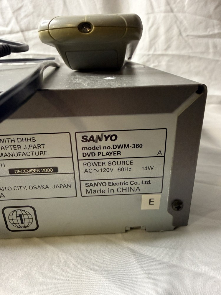 Sanyo DVD Video CD Player Model DWM-360w/ Box Remote Tested