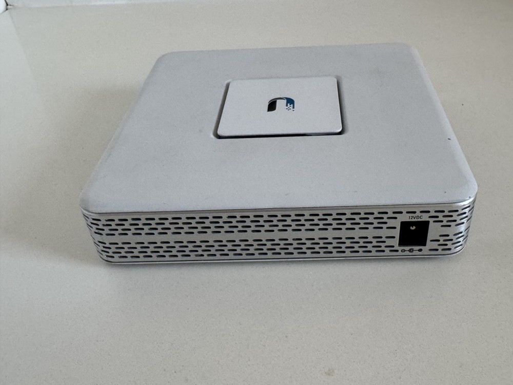 Ubiquiti Networks UniFi Security Gateway - White (USG)