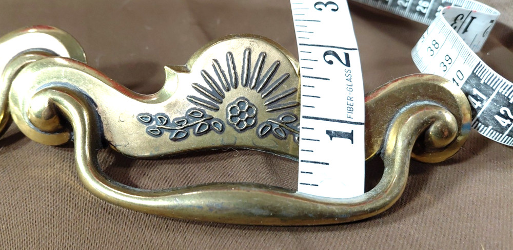 Two Brass Sunburst Drawer Pulls Flower Leaves Canada CH-2246 Hardware