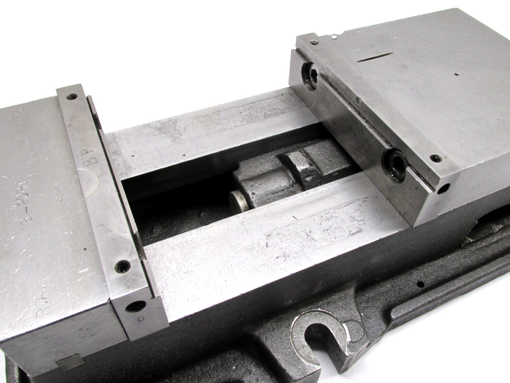 KURT ANGLOCK 6" MILLING MACHINE VISE w/ JAWS - #D60