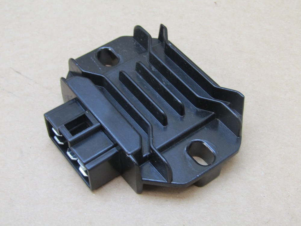 Benelli Leoncino 125 2023 regulator rectifier (12937)