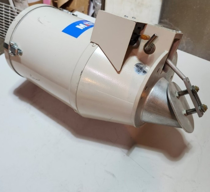 Matsui Plastic Injection Machine Hopper 8" x 16" Hopper Size Used