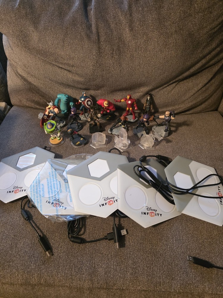 Disney Infinity Figure And Base Lot