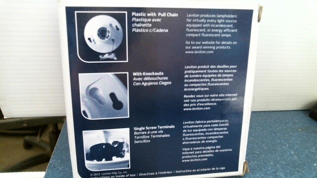 Leviton Plastic Lampholder w/ Pullchain (8827) FS