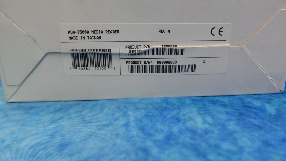 Adaptec Multi-Card Media Reader AUA-7500A Internal/ External 16-1 media - NEW