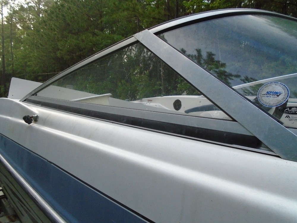 Glastron GT205 Boat Starboard SIDE Windshield, THIS SINGLE PIECE ONLY