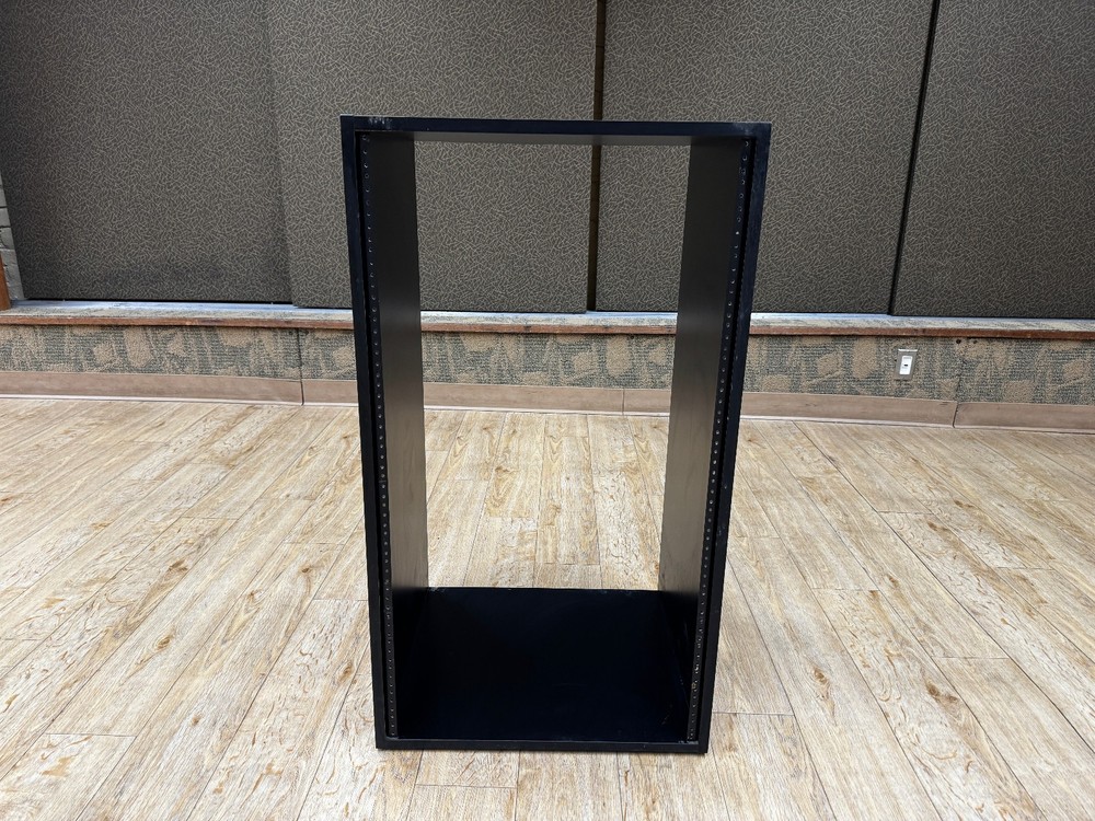 Middle Atlantic RK20 20U Rack
