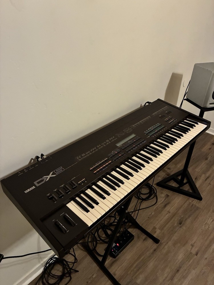 Yamaha DX5, digital programmable algorithm synthesizer, full set up