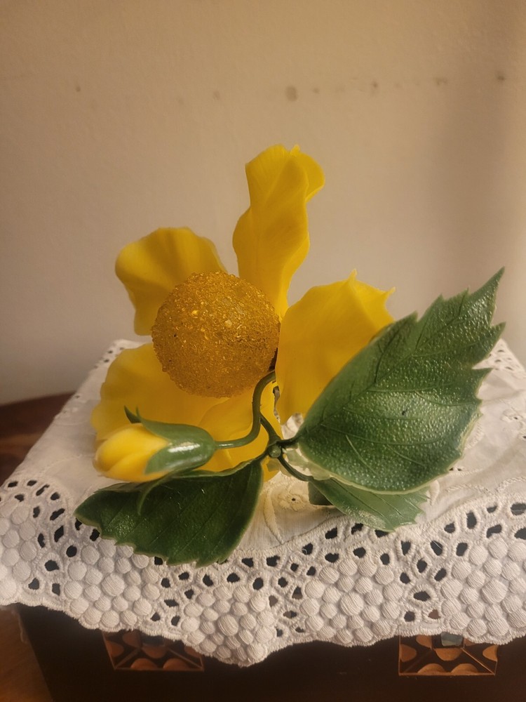 Vintage yellow flower night light