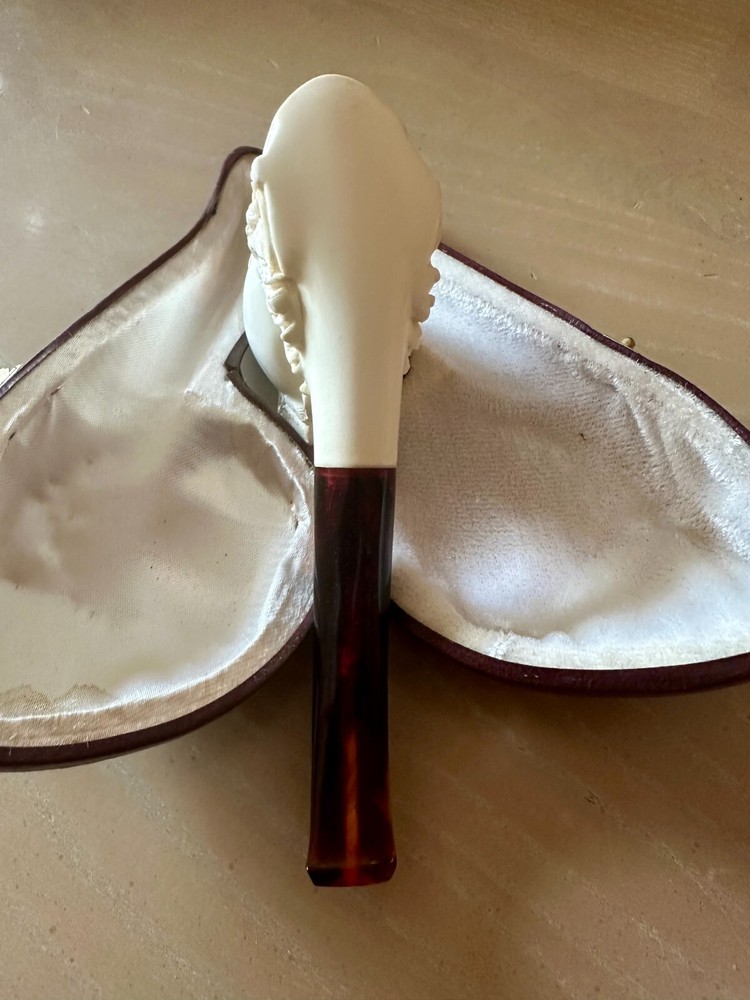 Block meerschaum pipe in case