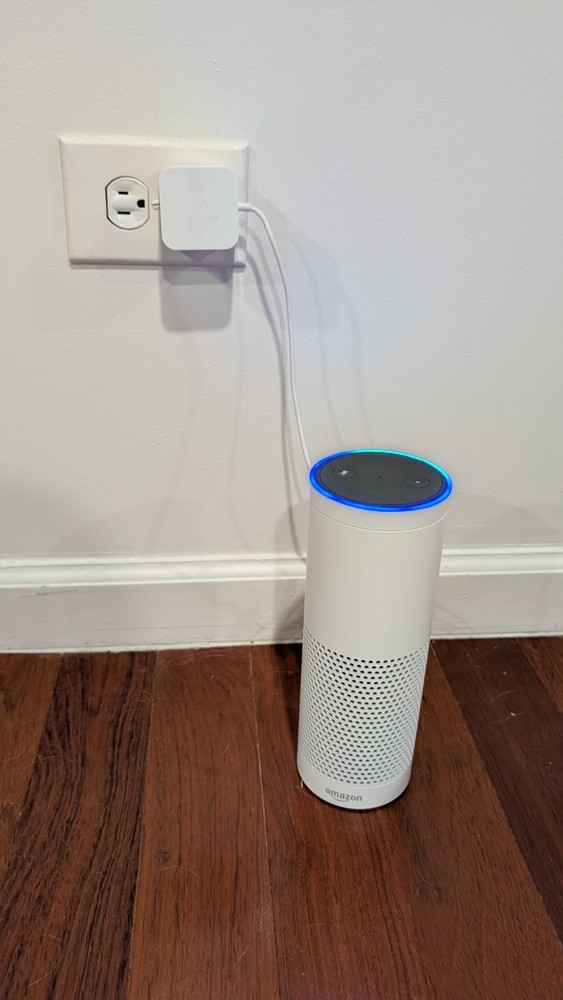 Excellent Condition, Amazon Alexa Echo (1st Generation) Smart Assistant - White