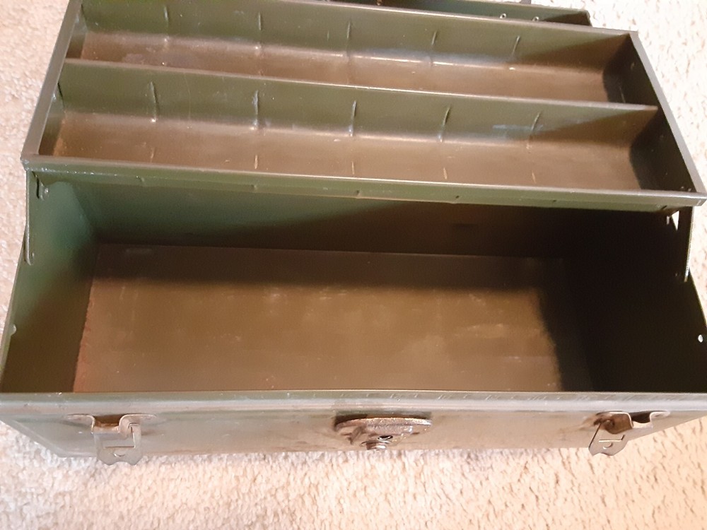 Vintage Eagle Lock Co. tackle or tool box BROKEN LOCK