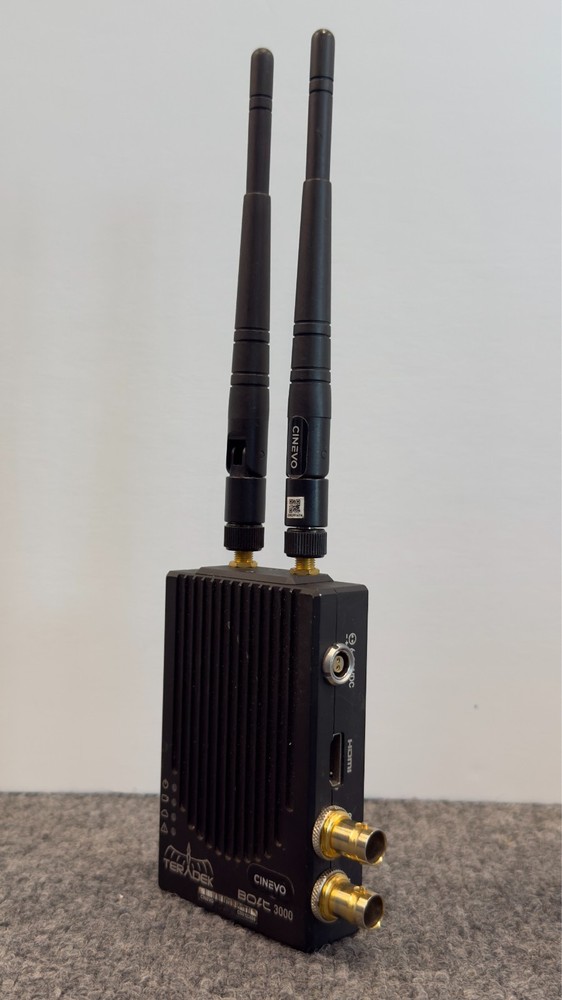 Teradek Bolt 3000 HDMI-SDI 1:1 Wireless Video System Kit with Array Panel