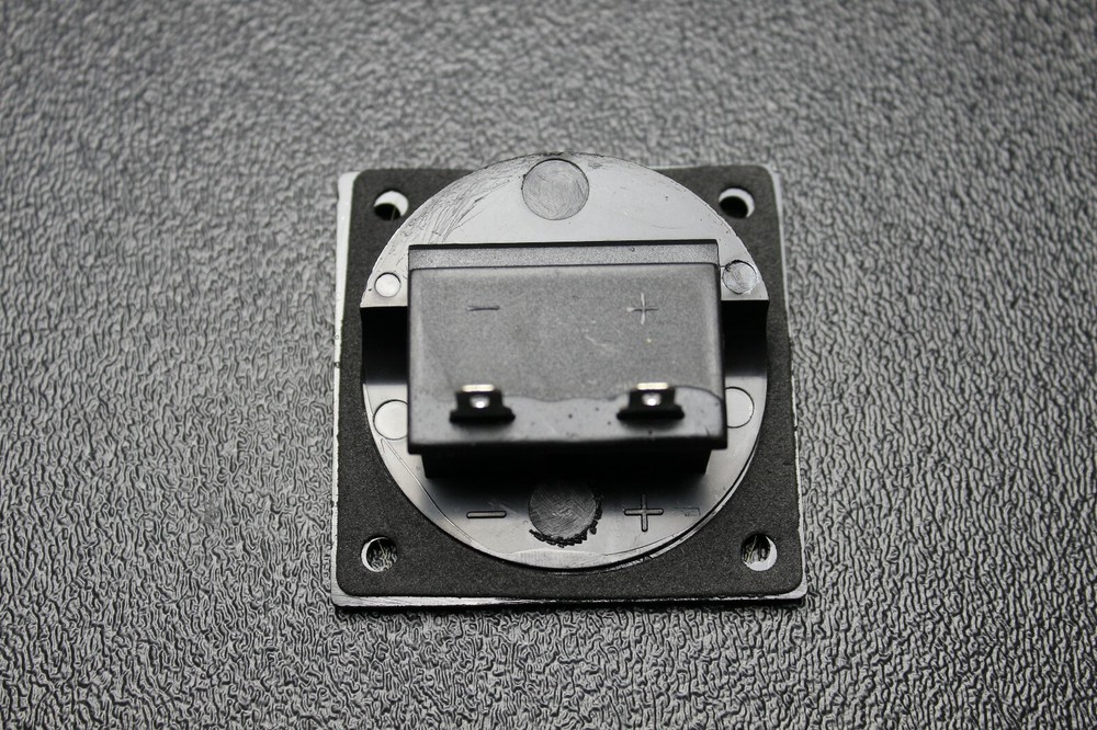 (1) SQUARE JACK TERMINAL CUP SCREW SPEAKER SUBWOOFER BOX SPRING LOADED TCSS