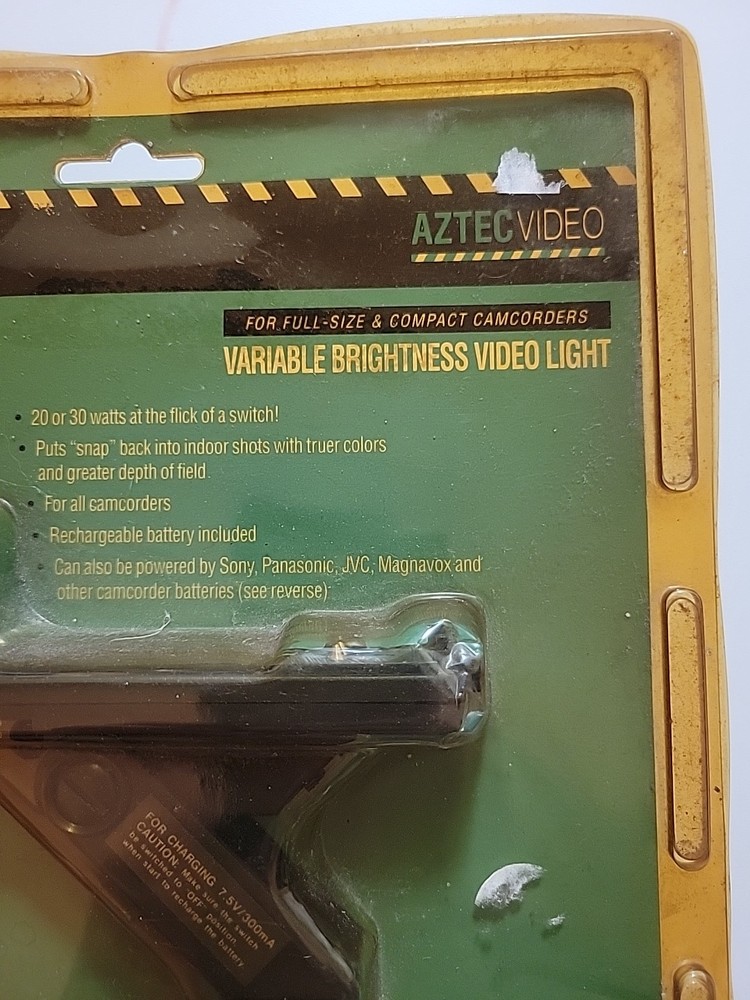 AZTEC VIDEO VARIABLE BRIGHTNESS VIDEO LIGHT FOR CAMCORDERS