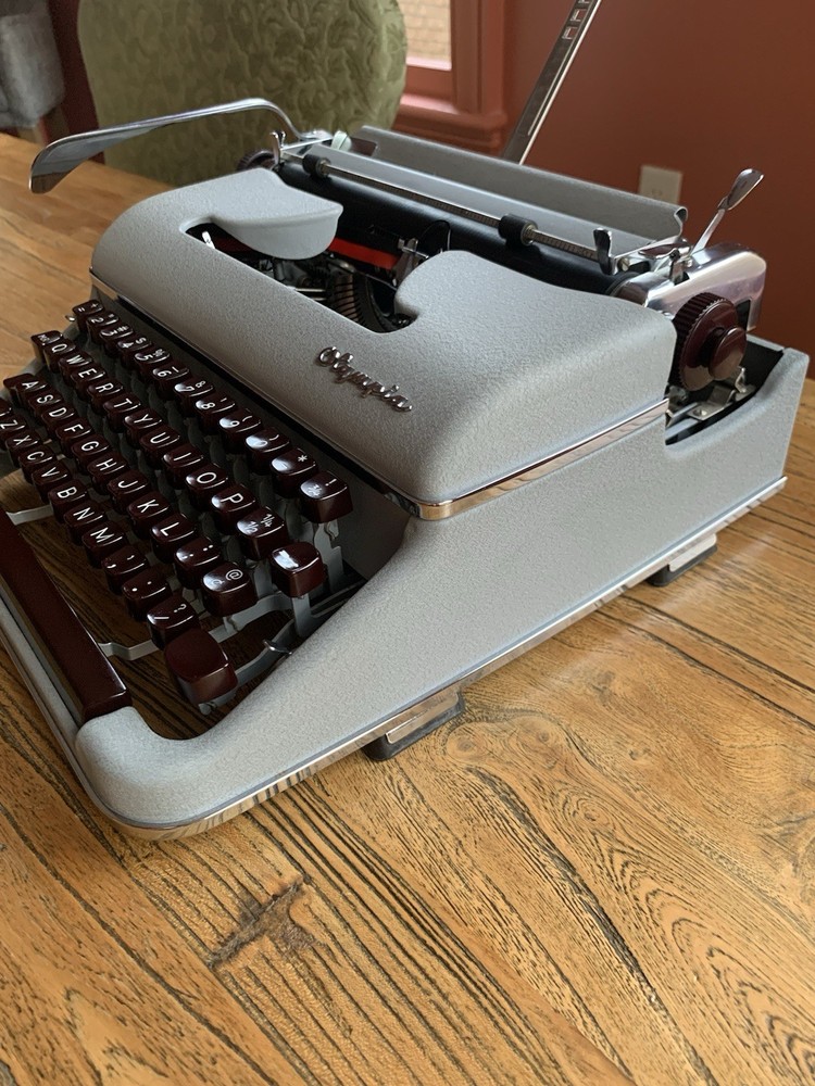 olympia sm2 typewriter, Congress Elite