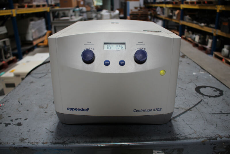 Eppendorf 5702 Centrifuge