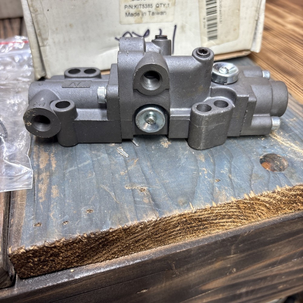 Meritor KIT5385 Slave Valve Assembly, Transmission (Genuine)
