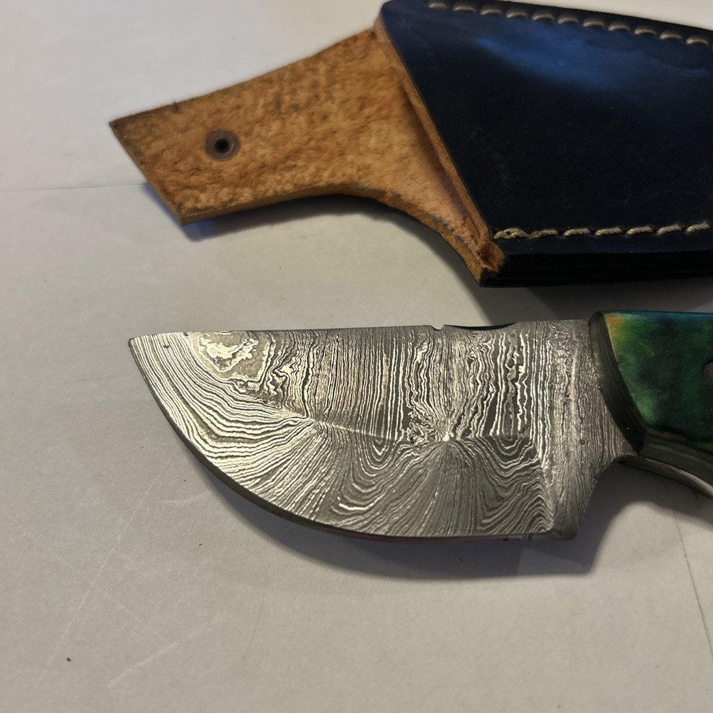 Fixed Blade Knife With Sheath And Box
