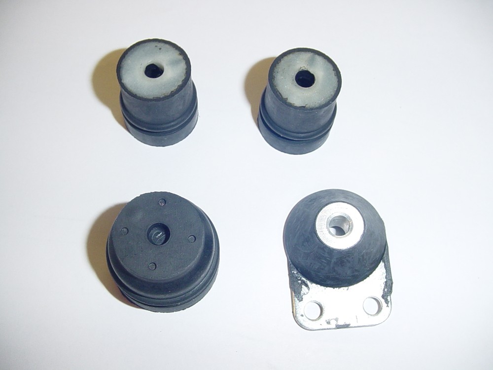 NEW BUFFER MOUNT SET FOR STIHL 028 028AV 028WB CHAINSAW   ----  BOX 834