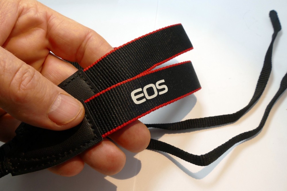 Canon EOS Camera Shoulder Strap Black-White 2cm narrow - Genuine