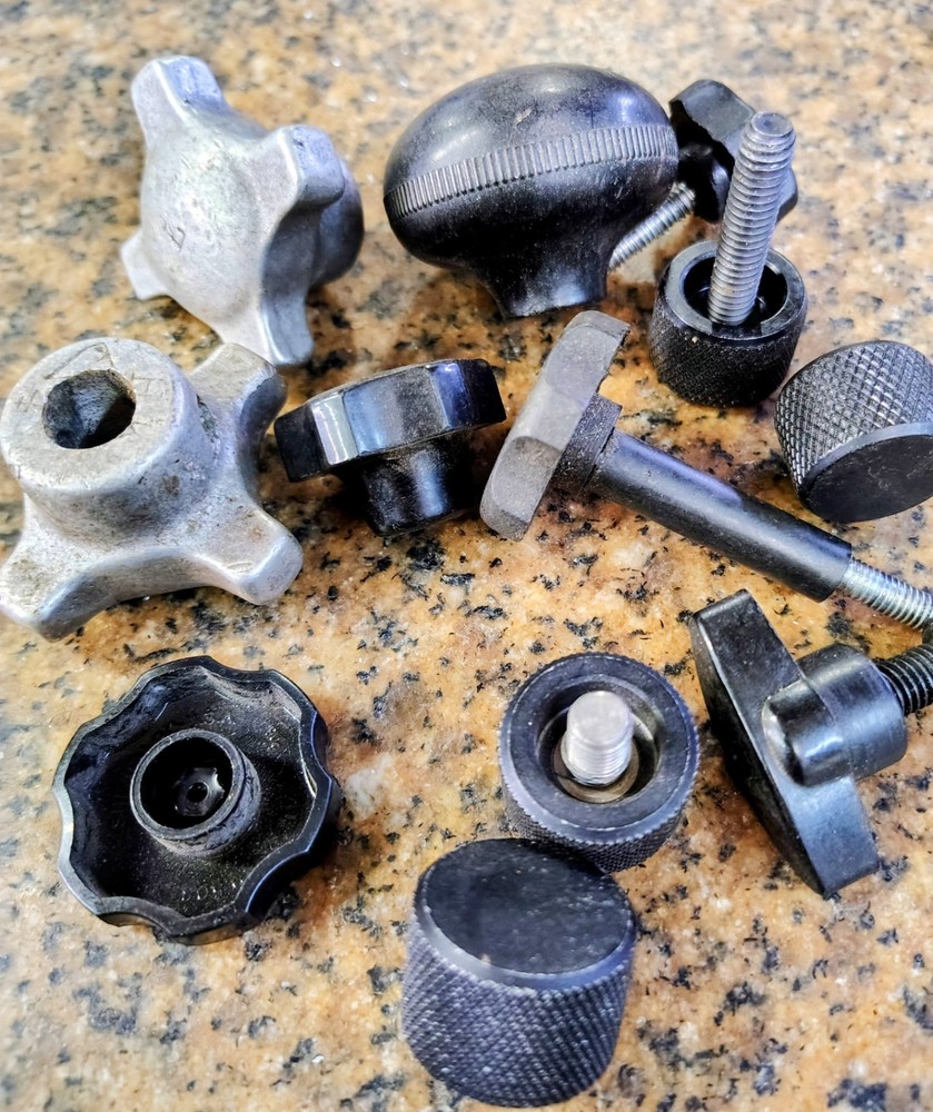 🗽A DOZEN RANDOM KNOBS , HARDWARE