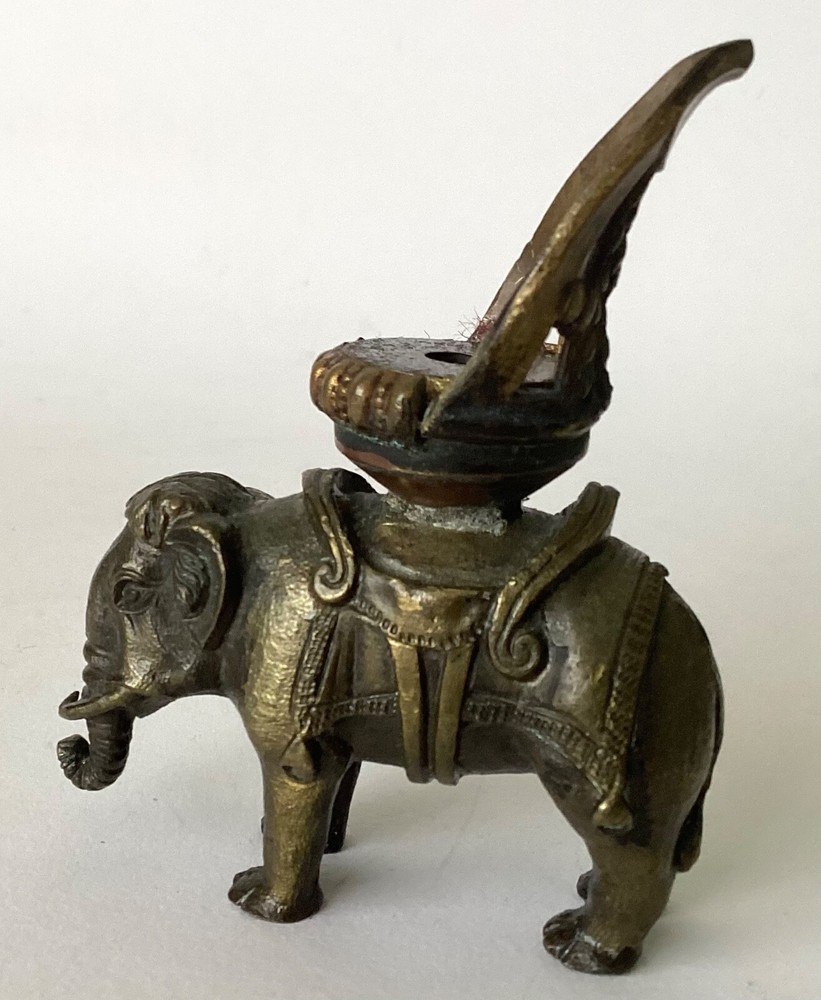 ANTIQUE BRONZE ELEPHANT WITH A HOWDAH !