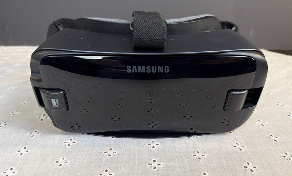 Samsung Gear VR Oculus headset Great Condition