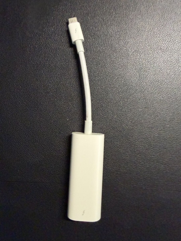 Thunderbolt 3 (USB-C) to Thunderbolt 2 Adapter