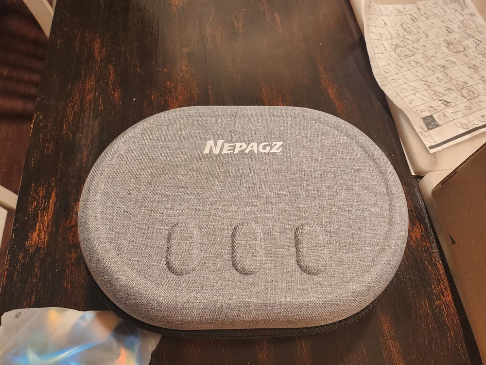 Oculus 3 Accessory Set: Case, Skins, And Charger Base