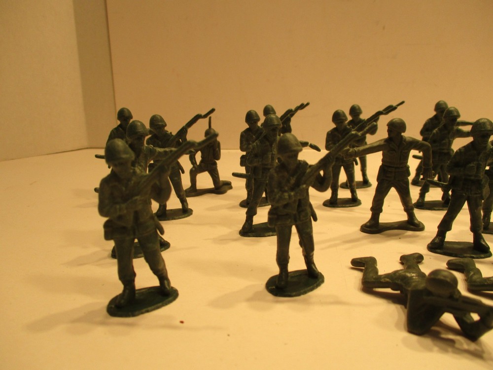 27 WW2 USA Plastic 50mm Soldiers