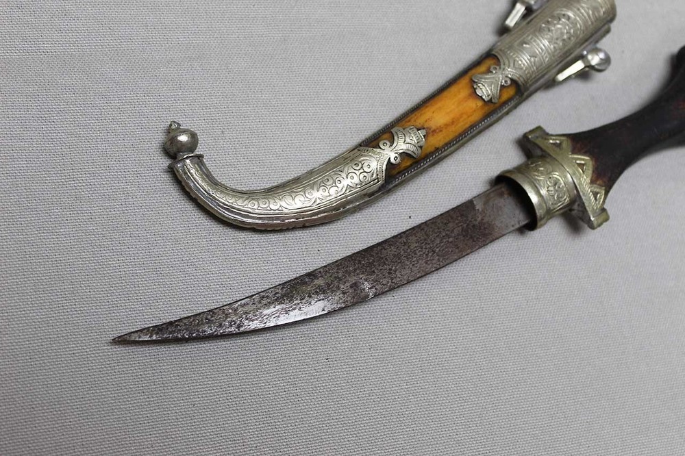 Small Middle Eastern Curved Dagger . DW3004cxcc