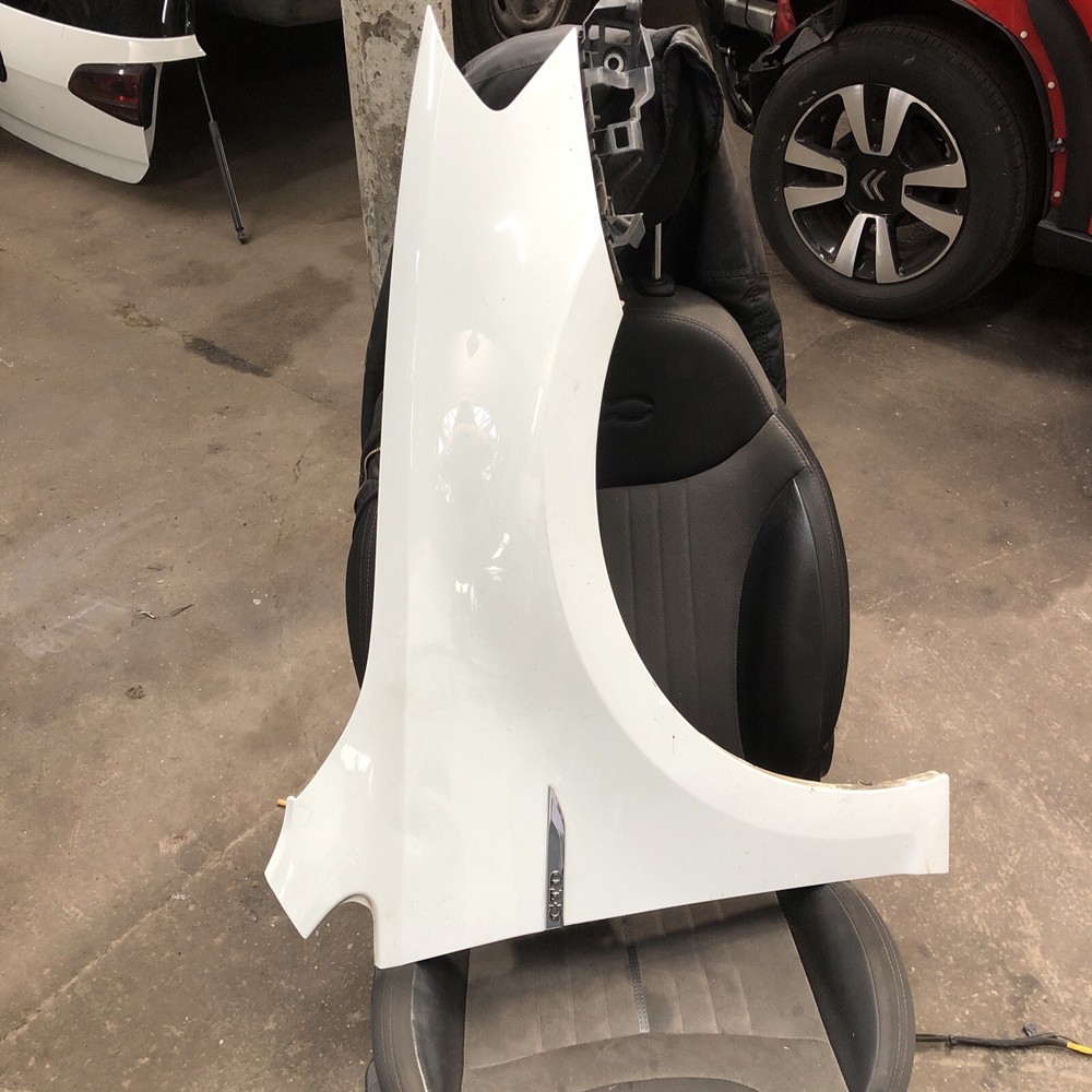 VOLKSWAGEN GOLF driver SIDE WING WHITE 2016 + BRACKET