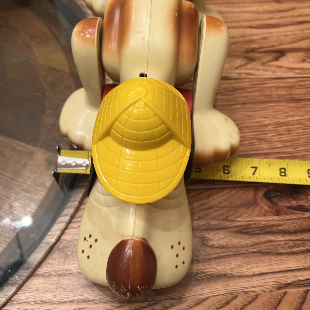 1970s Hasbro Digger The Hound Dog Sleuth Detective Pull String Toy Feet Work