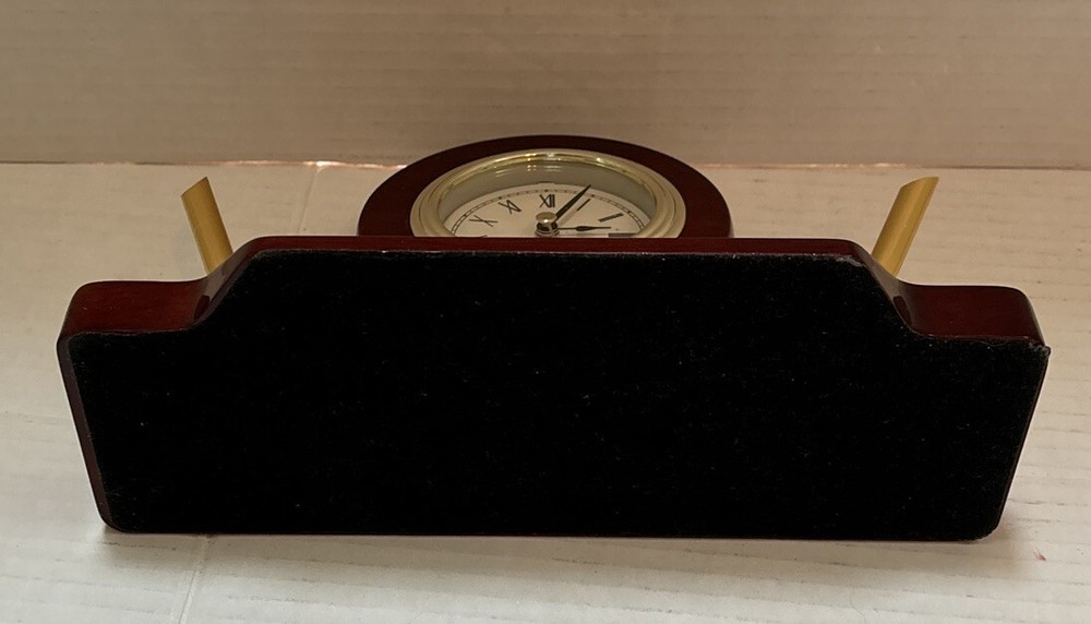 Desktop Quartz Clock With Pen Holders Tabletop Decoration