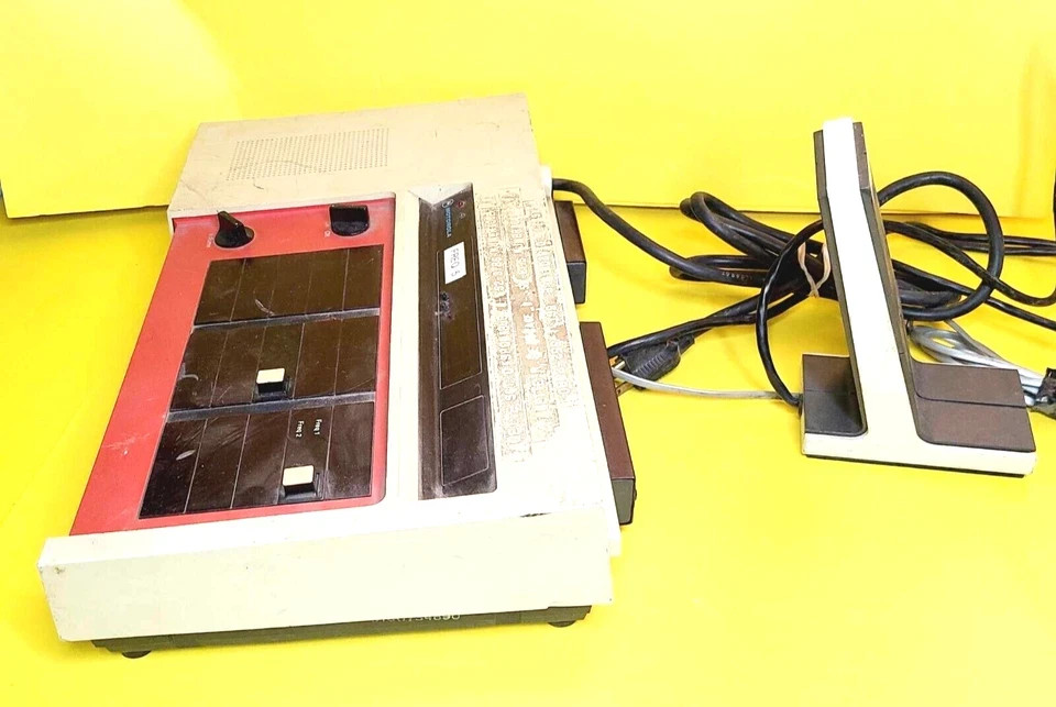 *UNTESTED MAYBE FUSE ISSUE?* VINTAGE MOTOROLA XT1605CM INTERCOM SYSTEM W/ MIC