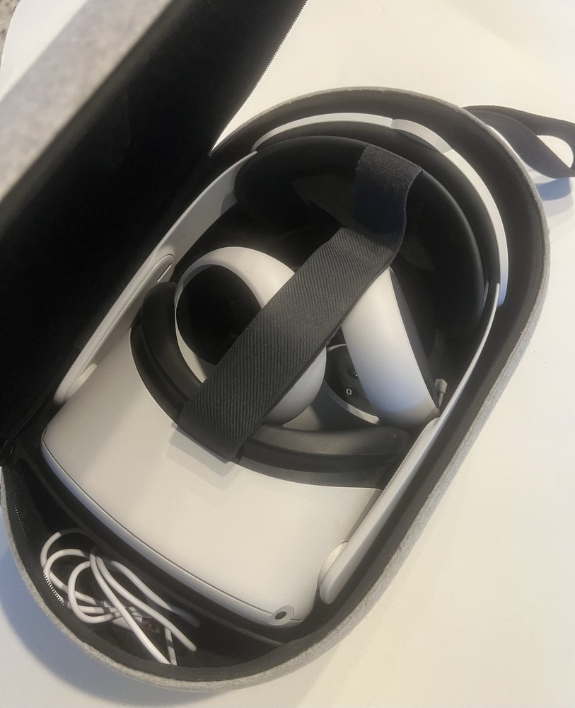 Meta Oculus Quest 2 128GB Virtual Reality Headset - White - With Oculus Case !!