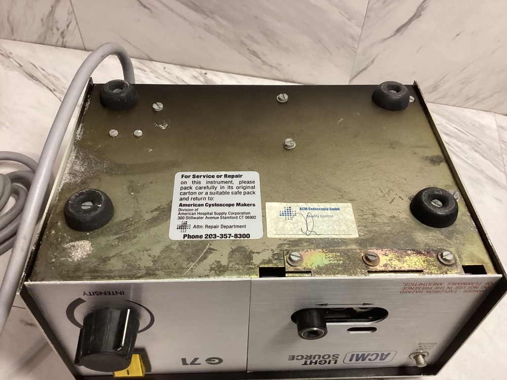 ACMI G71 LIGHT SOURCE. .