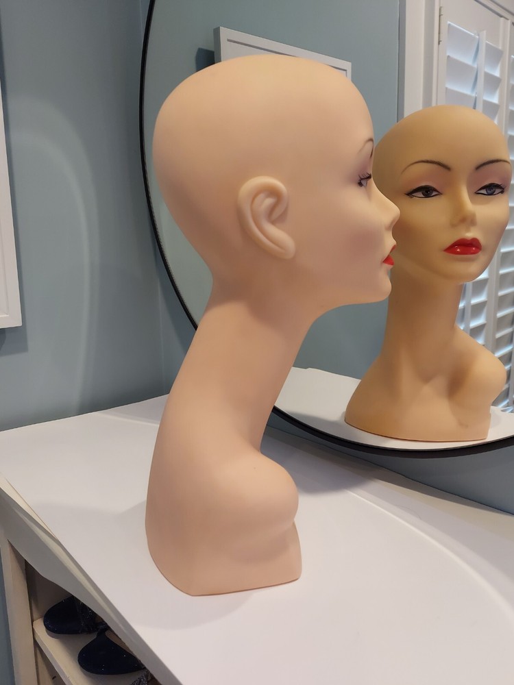 18 " Mannequin for Wigs. Great Condition.