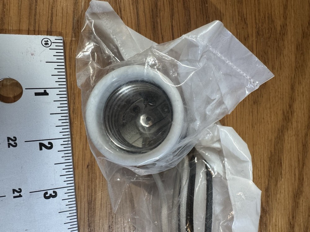 Leviton 70045 Porcelain Keyless Lampholder Socket Medium Base