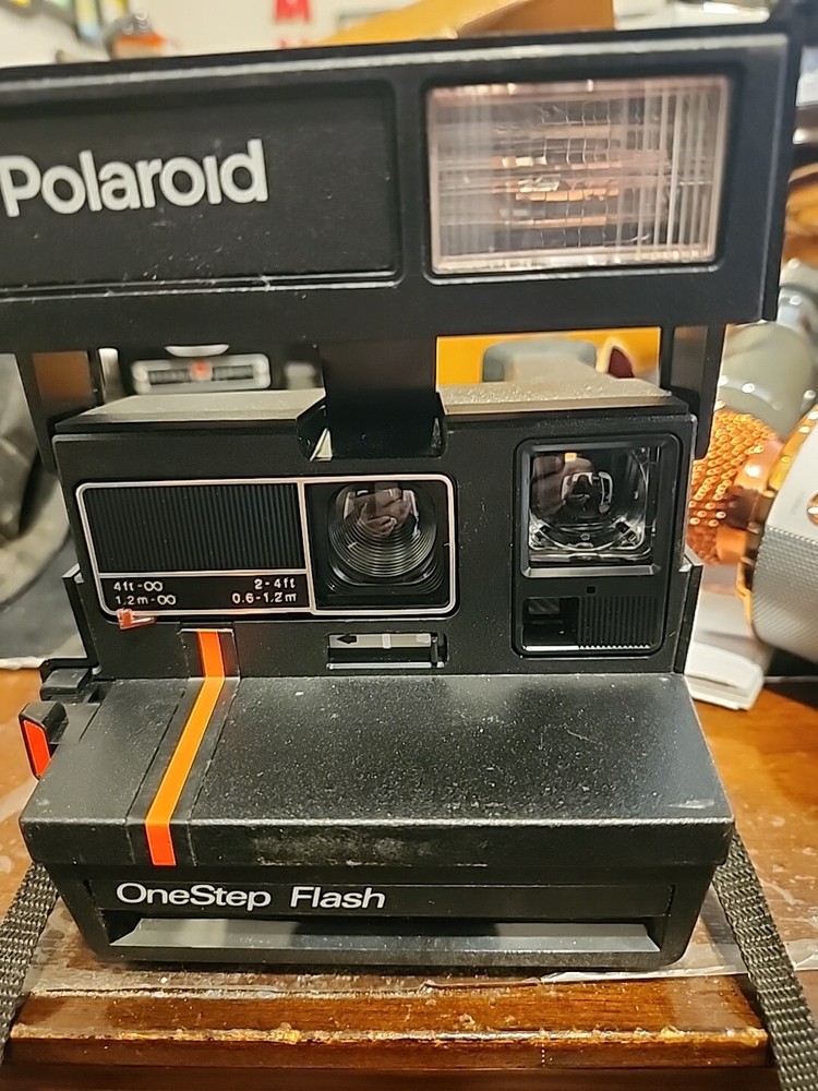 POLAROID  CAMERA one step flash  WORKING  Use 600 Film EUC  (763)