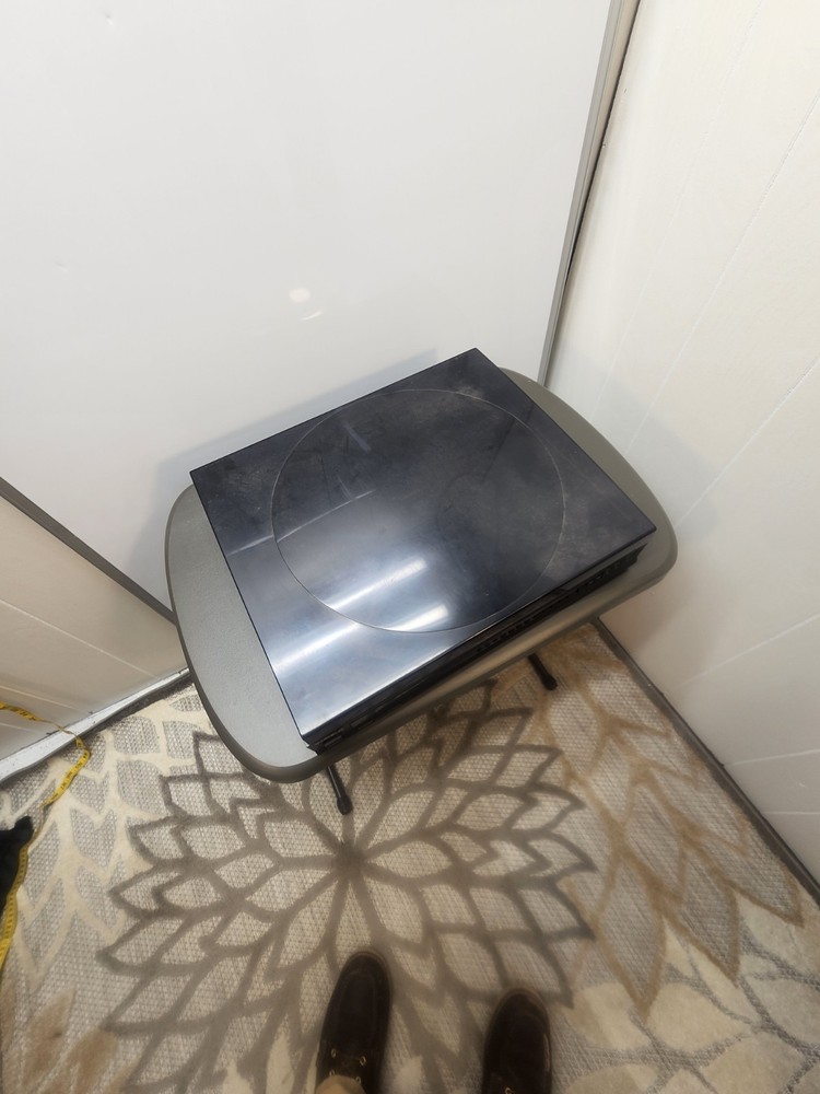 Technics 5 Dics is a multi compact displayer,No Plug