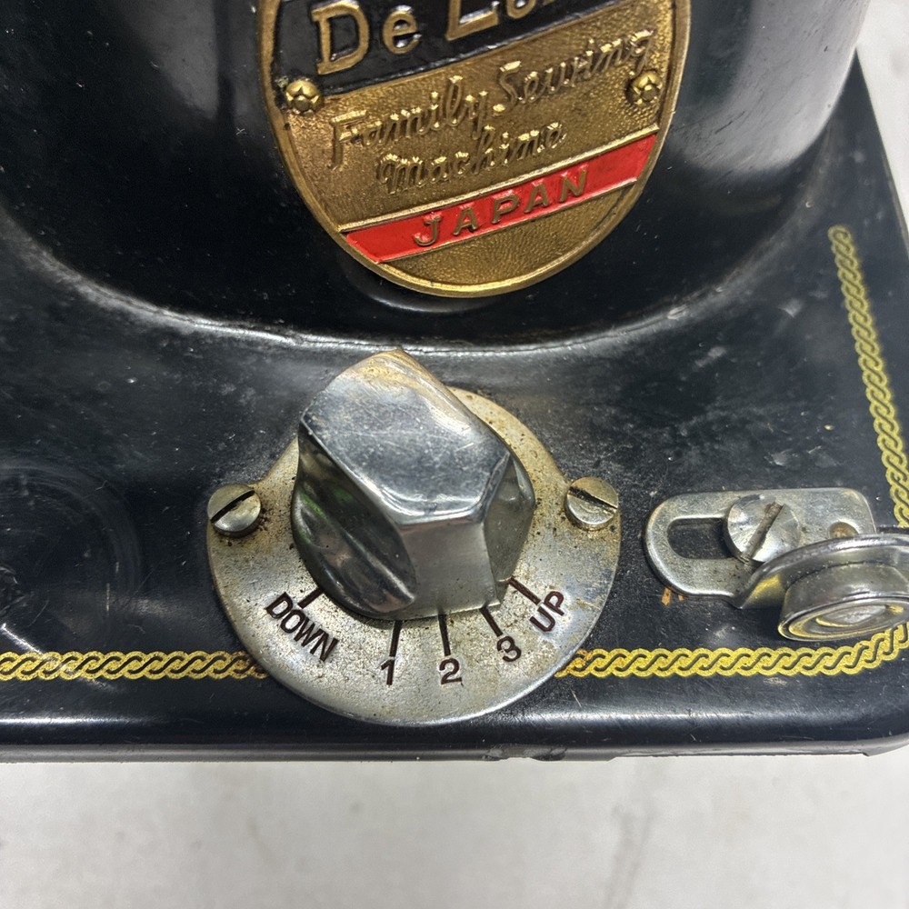 Singer De Luxe Sewing Machine No Case Or Bottom Read Description!