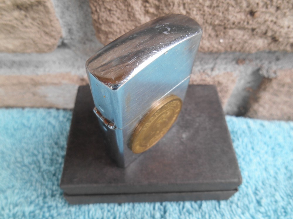 VINTAGE RONSON WIND II CIGARETTE LIGHTER IRON MIKE MASTER PITCHING MACHINE COIN